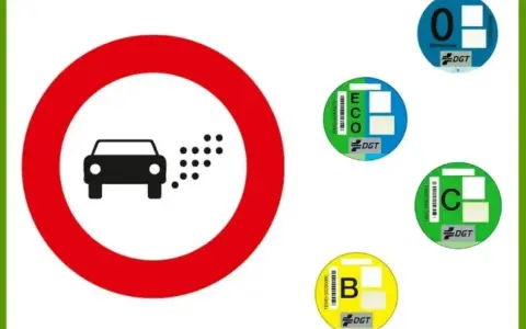 Señal de prohibición de circulación de vehículos contaminantes. Pegatinas DGT de emisiones: 0, ECO, C, B. ZBE Murcia.