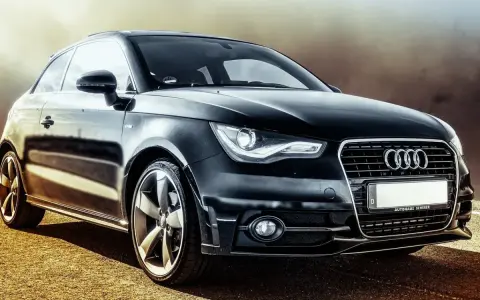 Elegante Audi A1 negro, ideal para quienes buscan coches mas fiables de segunda mano.