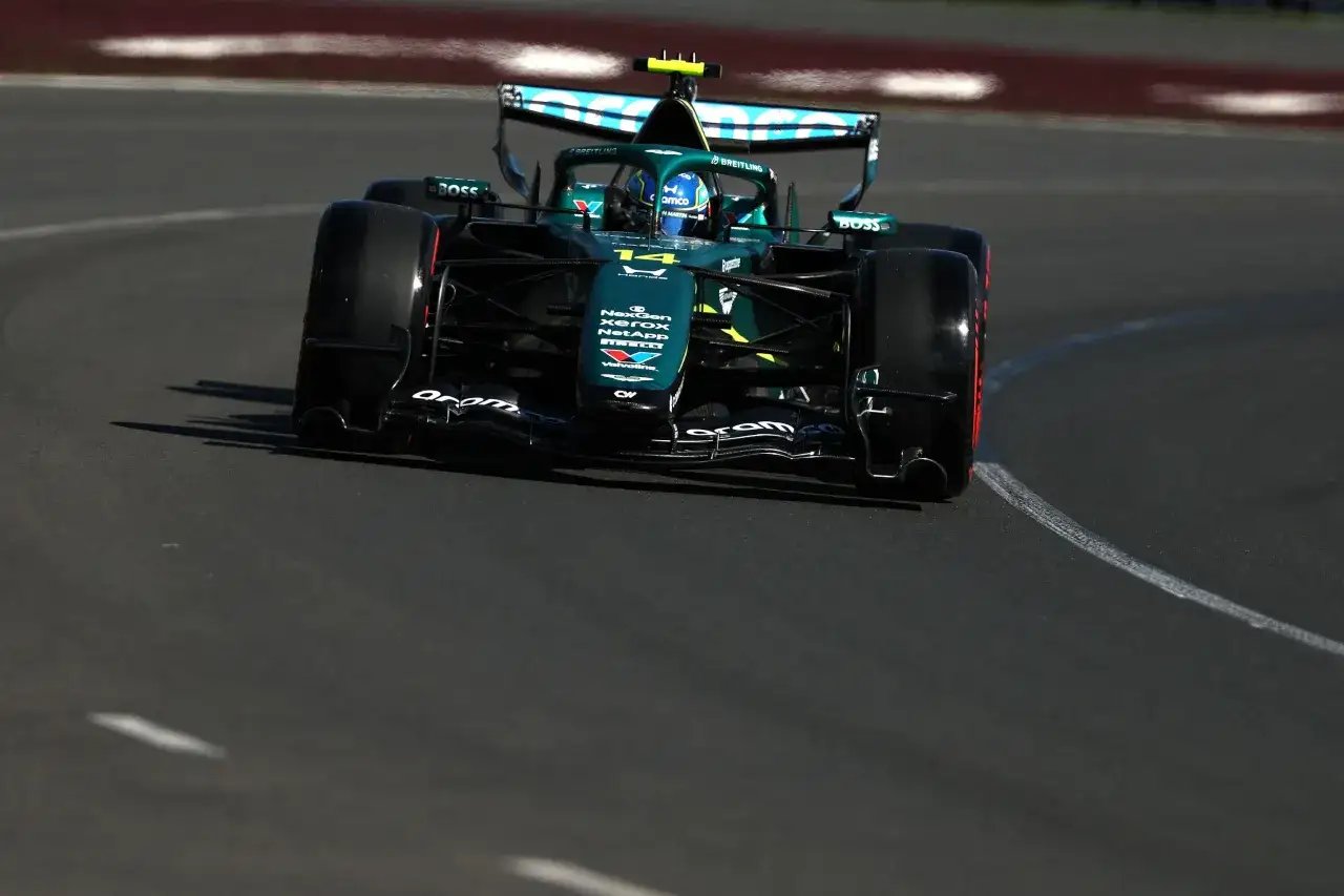 El coche de Fernando Alonso en acci&oacute;n. &Uacute;ltimas noticias del piloto espa&ntilde;ol.